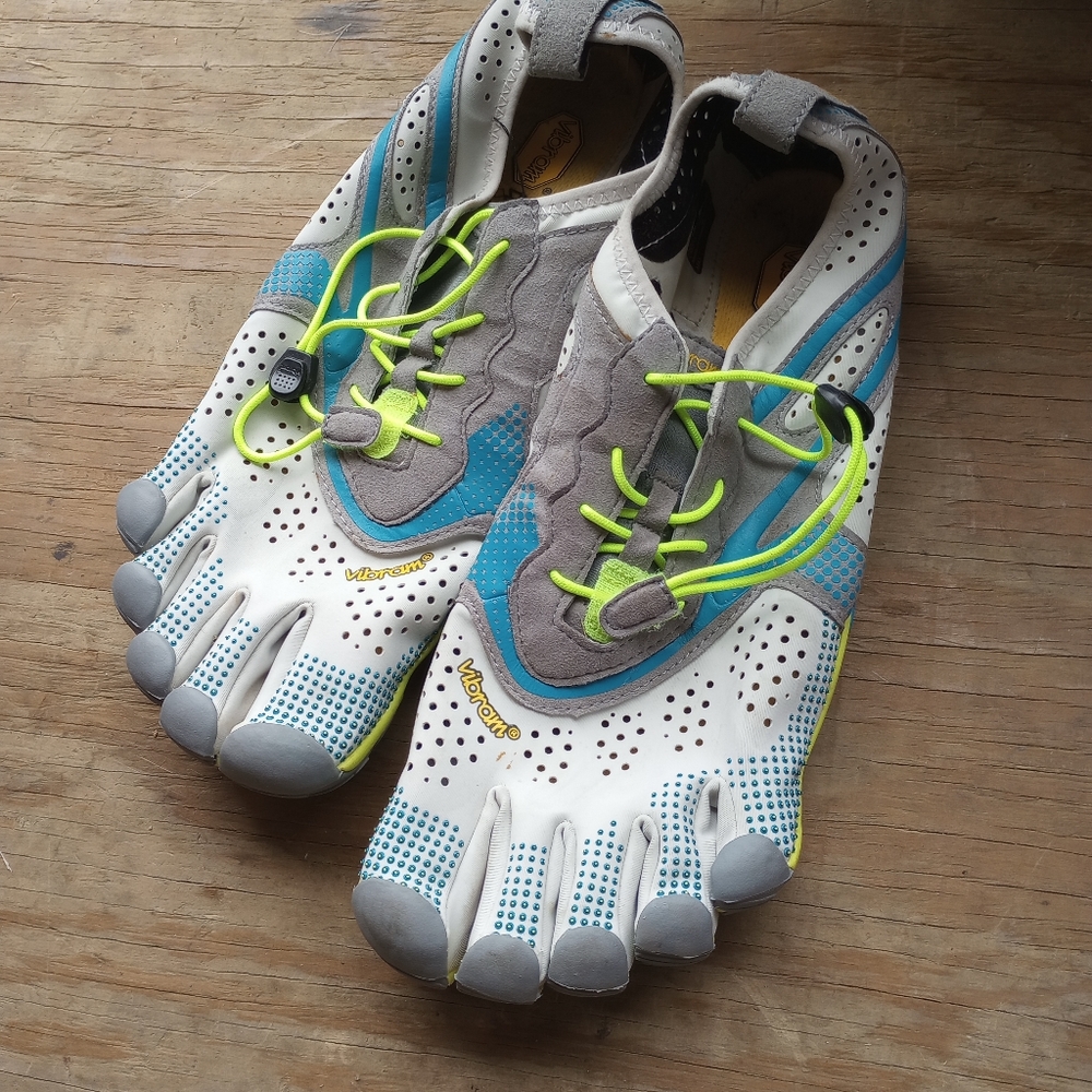 Vibram shoes EUC